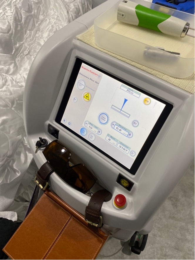 除痘疤、縮毛孔大作戰！用皮秒雷射跟痘疤說再見 - 康橋診所-台中診所推薦